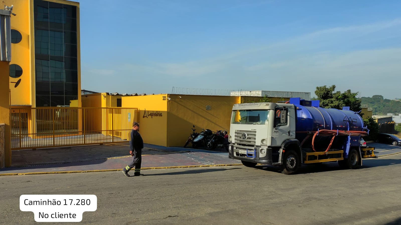Equipe técnica da Desentupidora Top Guarulhos